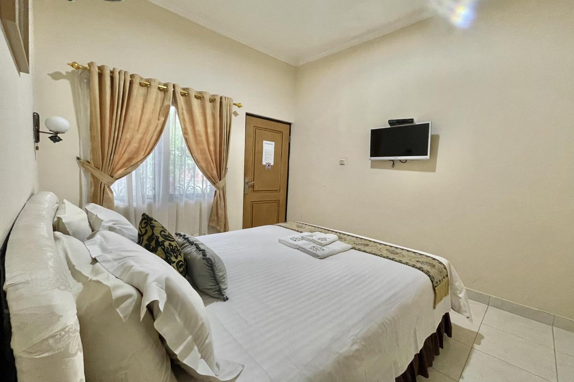 Whiterose Guesthouse Senggigi Exterior photo