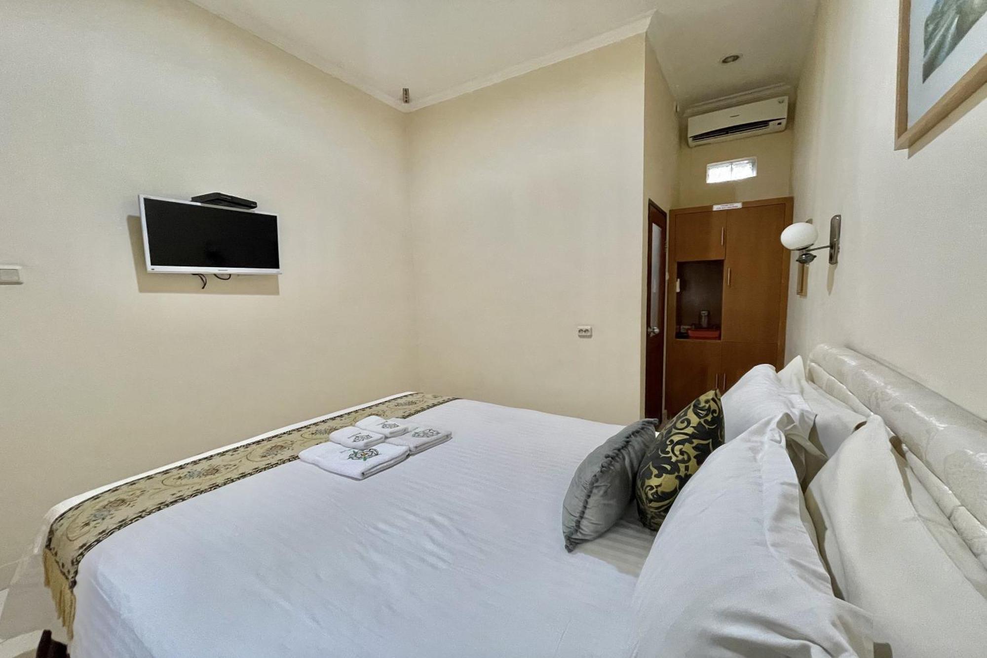 Whiterose Guesthouse Senggigi Exterior photo
