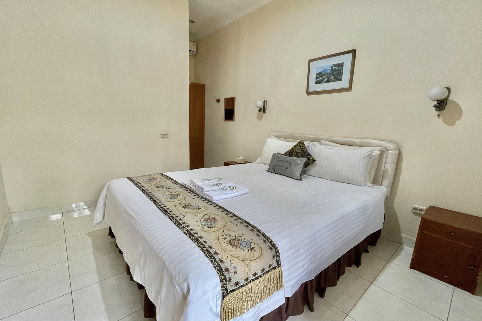 Whiterose Guesthouse Senggigi Exterior photo