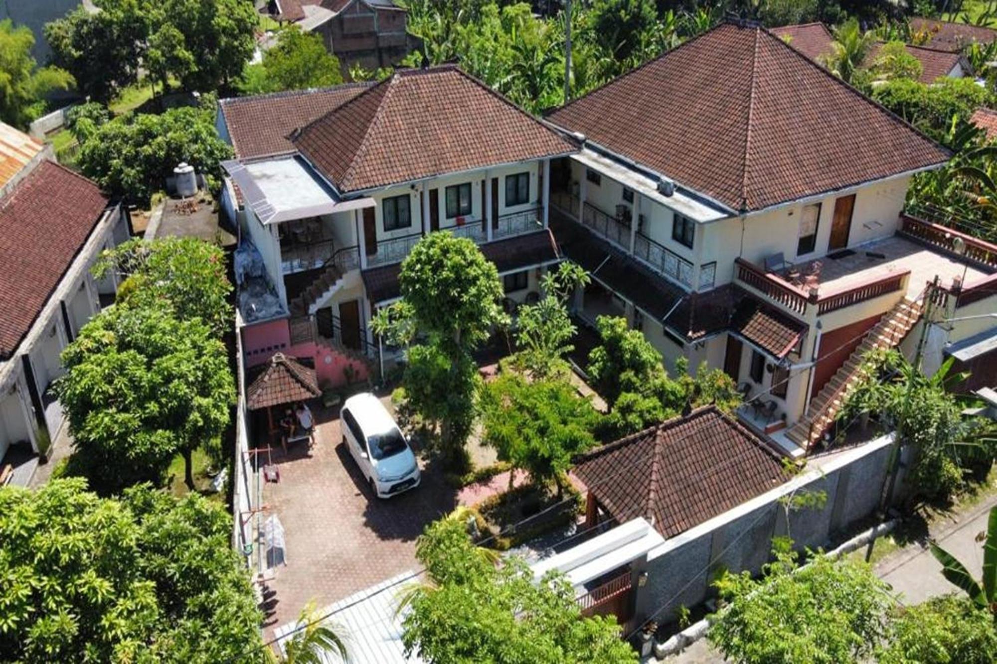 Whiterose Guesthouse Senggigi Exterior photo