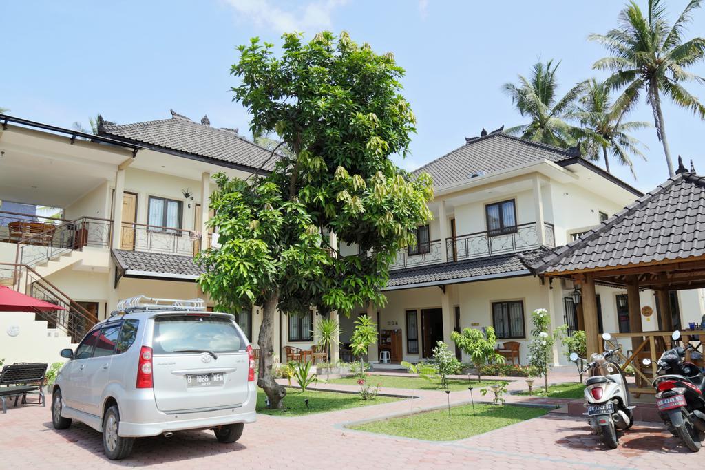Whiterose Guesthouse Senggigi Exterior photo